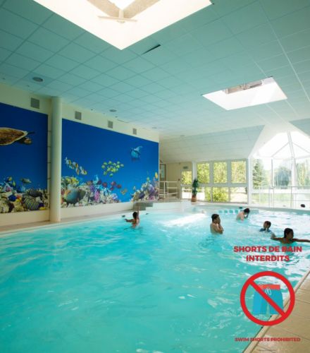 Piscine intérieure au camping bois bardelet